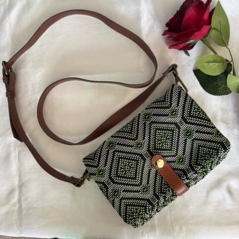 Street Level Crossbody Bag Womens Small Green Black Woven Geometric Excellent